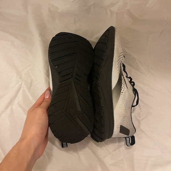 Women’s Brooks Revel 4 White/Black - Picture 6 of 8